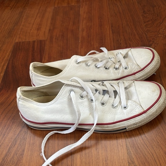 White converse - Picture 2 of 4